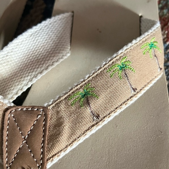 J.Crew mens8/Womans 9 Tan Palm Tree Sandals - Picture 2 of 5